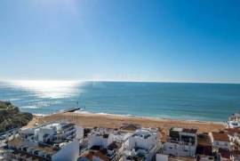 Renovated 4 (2+2) bedroom townhouse close to the beach and all amenities.