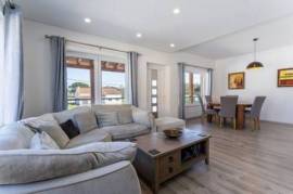 3 Bedroom Villa with Terrace and Barbecue in Nadadouro