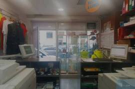 Commercial Store in Algés
