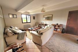 Village House With 73 M2 Of Living Space, Terrace And Cellars/workshops.