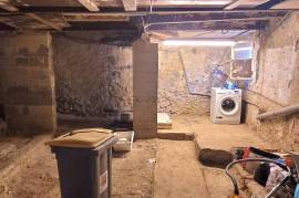 Village House With 73 M2 Of Living Space, Terrace And Cellars/workshops.
