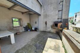 Village House With 73 M2 Of Living Space, Terrace And Cellars/workshops.