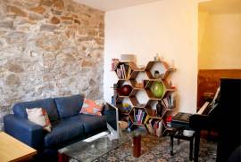 Superb Character Property With 190 M2 Of Living Space, 4 Bedrooms, 2 Bathrooms And Nice Terrace.