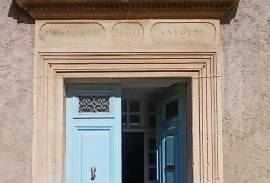 Superb Character Property With 190 M2 Of Living Space, 4 Bedrooms, 2 Bathrooms And Nice Terrace.