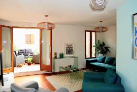 Superb Character Property With 190 M2 Of Living Space, 4 Bedrooms, 2 Bathrooms And Nice Terrace.