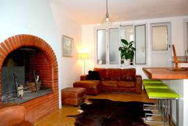 Superb Character Property With 190 M2 Of Living Space, 4 Bedrooms, 2 Bathrooms And Nice Terrace.