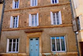 Superb Character Property With 190 M2 Of Living Space, 4 Bedrooms, 2 Bathrooms And Nice Terrace.