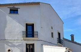 Charming Character House, Fully Renovated, With 3 Bedrooms, 2 Bathrooms, Large Garage And Private Terrace, In A Peaceful Setting