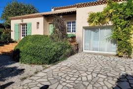 Charming, Cosy Single Storey Villa With 100 M2 Living Space, 830 M2 Garden, Large Garage And Swimming Pool.