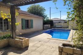 Charming, Cosy Single Storey Villa With 100 M2 Living Space, 830 M2 Garden, Large Garage And Swimming Pool.