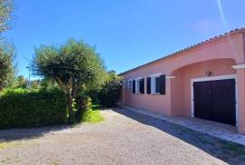 Pleasant Traditional Single Storey Villa With 4 Bedrooms On A 1512 M2 Land With Terraces And Pool.