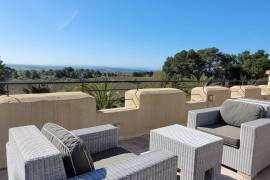 Exceptional In The Heart Of The Vineyards : Experience Life In A Chateau With This Charming Flat