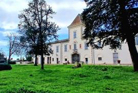Sublime 18th Century Chateau With 3 Independent Residences And Outbuildings On A Plot Of 12061 M2 With Landscaped Park. A Must See