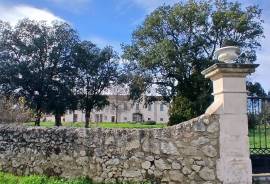 Sublime 18th Century Chateau With 3 Independent Residences And Outbuildings On A Plot Of 12061 M2 With Landscaped Park. A Must See