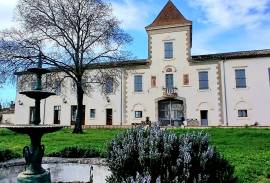 Sublime 18th Century Chateau With 3 Independent Residences And Outbuildings On A Plot Of 12061 M2 With Landscaped Park. A Must See