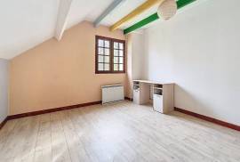 Detached House with Landscaped Garden Detached House with Landscaped Garden