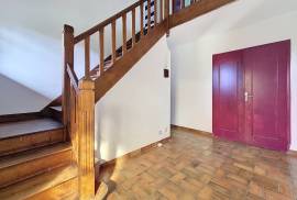 Detached House with Landscaped Garden Detached House with Landscaped Garden