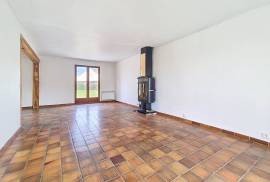 Detached House with Landscaped Garden Detached House with Landscaped Garden