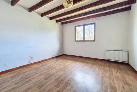Detached House with Landscaped Garden Detached House with Landscaped Garden