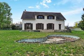 Detached House with Landscaped Garden