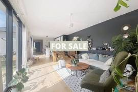 Contemporary House in Coastal Location Contemporary House in Coastal Location