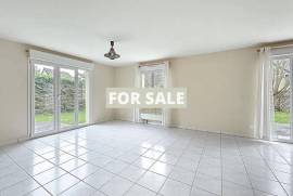 Detached House with Garden only 300m From the Beach