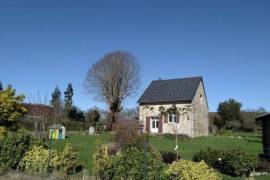 Detached Country House with Landscaped Garden