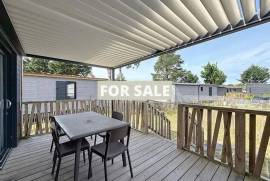 Chalet with Terrace, Garden and Swimming Pool Access
