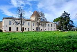 18th Century Chateau With 3 Independent Residences