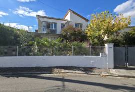 Villa with Garage and Landscaped Garden