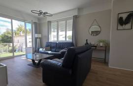Villa with Garage and Landscaped Garden