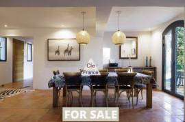 Detached House with Pool in Landscaped Garden