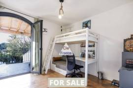 Detached House with Pool in Landscaped Garden