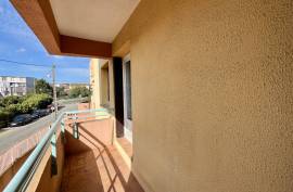 Apartment with Balcony and Garage
