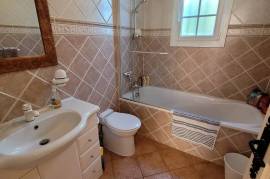 Cosy Single Storey Villa, Garden, Garage And Swimming Pool