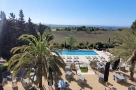 Experience Life in A Chateau in The Heart Of The Vineyards