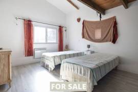 Contemporary House with Guest Accommodation Contemporary House with Guest Accommodation