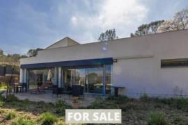 Contemporary House with Guest Accommodation Contemporary House with Guest Accommodation