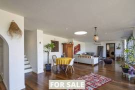 Contemporary House with Guest Accommodation Contemporary House with Guest Accommodation