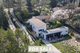 Contemporary House with Guest Accommodation Contemporary House with Guest Accommodation
