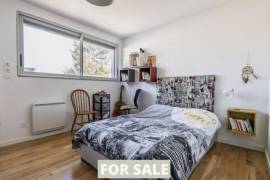 Contemporary House with Guest Accommodation Contemporary House with Guest Accommodation