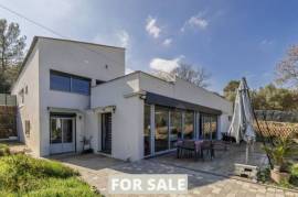 Contemporary House with Guest Accommodation