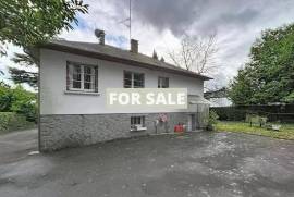 Detached Villa With Garden