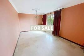 Detached Villa With Garden