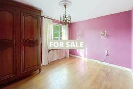 Detached Villa With Garden