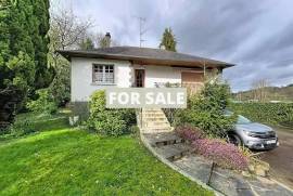 Detached Villa With Garden