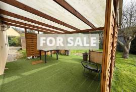 Detached House with Landscaped Garden