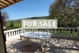 Detached House with Landscaped Mature Garden