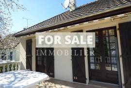 Detached House with Landscaped Mature Garden