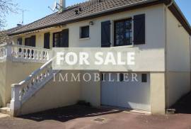 Detached House with Landscaped Mature Garden
